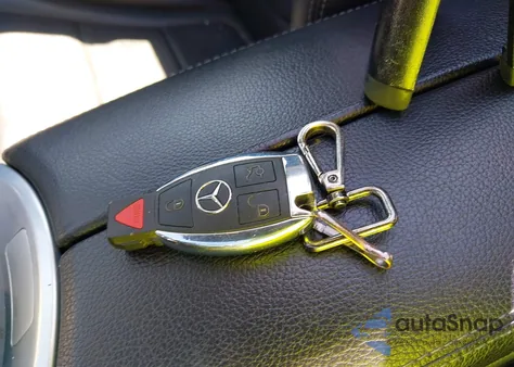 2016 Mercedes-Benz C 300 Luxury/Sport z USA, uszkodzony, nr VIN 55SWF4JB7GU098843